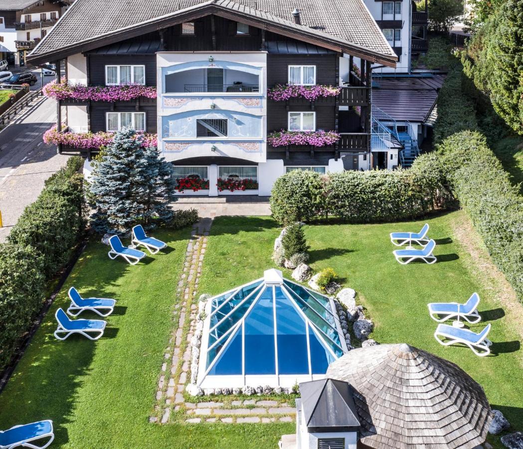 Alpen Hotel Corona Vigo di Fassa Exteriör bild