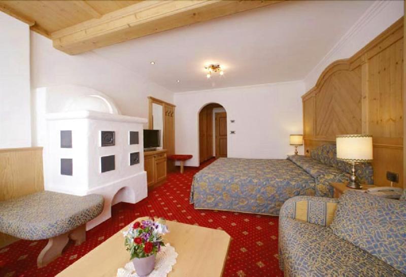 Alpen Hotel Corona Vigo di Fassa Exteriör bild