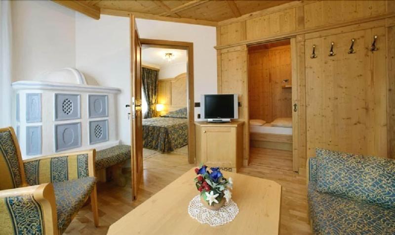 Alpen Hotel Corona Vigo di Fassa Exteriör bild