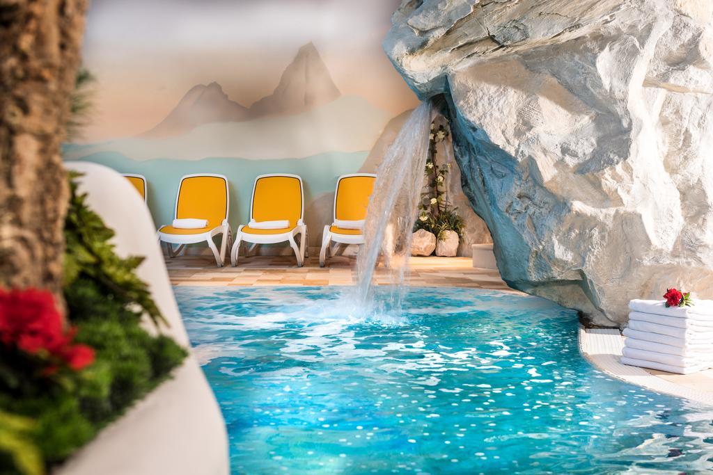 Alpen Hotel Corona Vigo di Fassa Exteriör bild