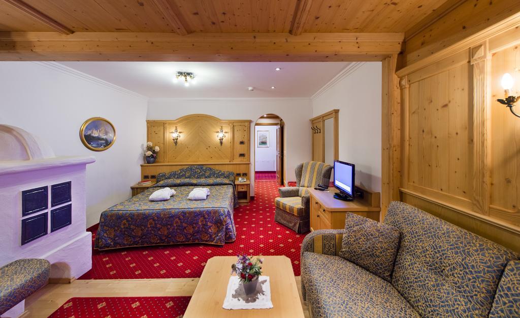 Alpen Hotel Corona Vigo di Fassa Exteriör bild